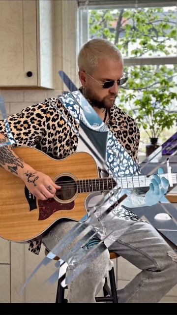 давай , лайкай , хейти, обсуждай, осуждай . я Илья Стриж
, я пишу музыку, делаю видео и замечательно