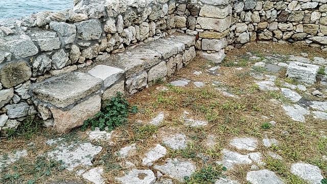 Часовня 13 века в Херсонесе Таврическом на берегу Чёрного моря.