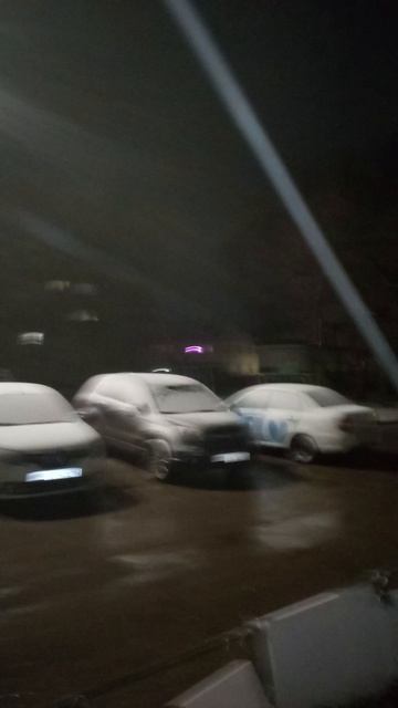 Зиме не ймется. Апрель сдаётся.