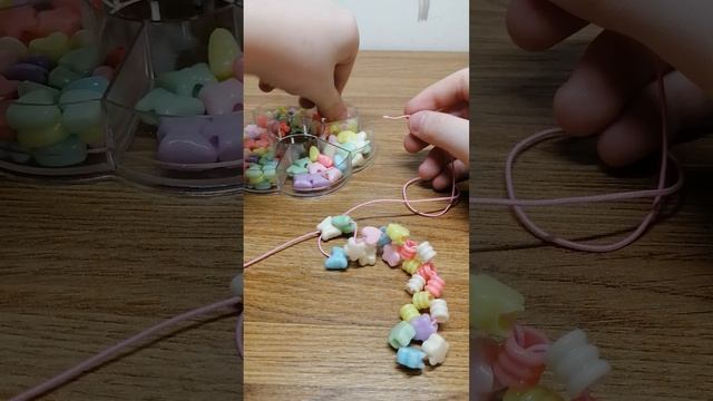 Как сплести браслет  из бусин в технике крестик? Легко!