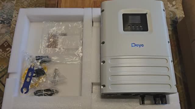 Распаковка гибридного солнечного инвертора Deye SUN-6K-OG01LP1-EU-AM2