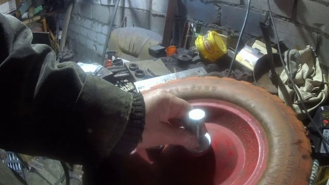 Поставил нормальные подшипники на садовую тележку.