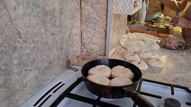 Беляши и стройные ноги деда