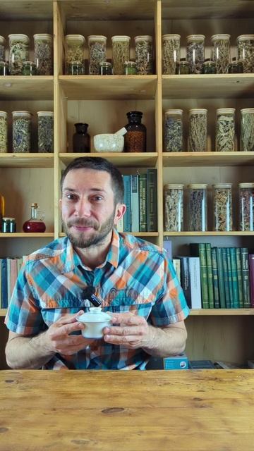 Чистит почки и мочевые пути