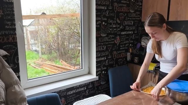 Чистый четверг перемыла окна напекла с дочей куличи.09.04.26