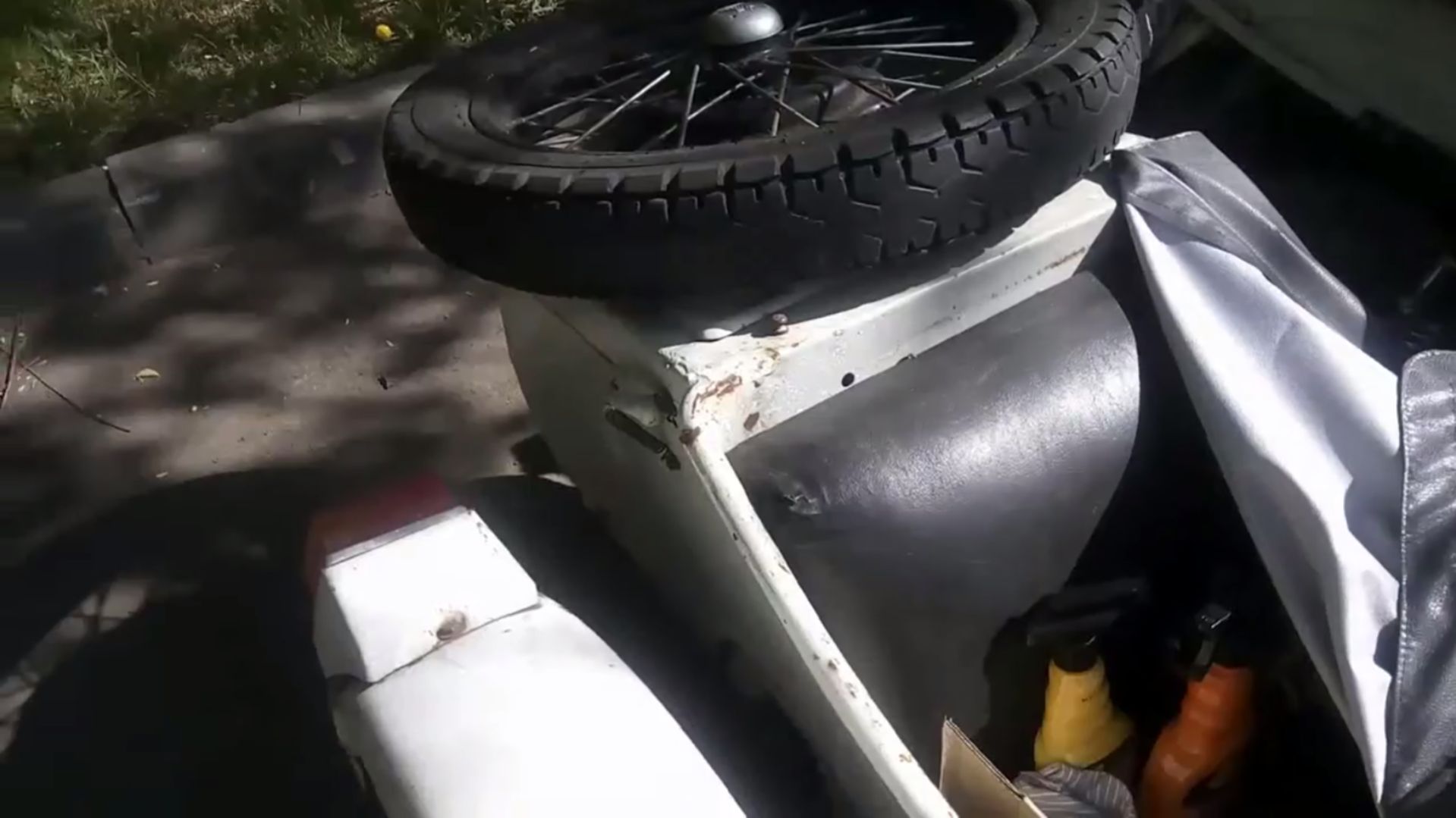 2 нанесение преобразователя ржавчины на грязный Урал