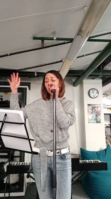 Камертон — Вика Амрит