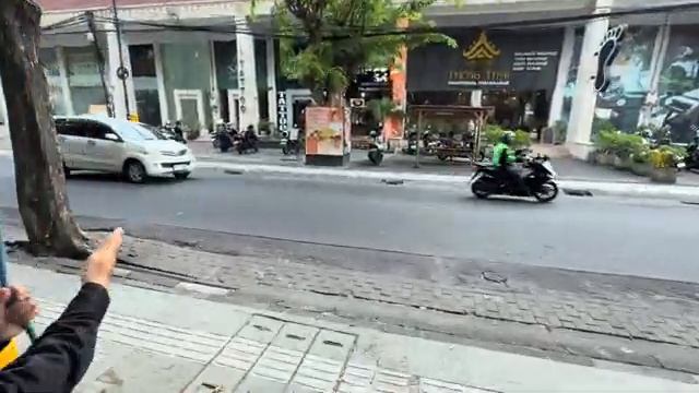 Беженец🇮🇩Бали. СИНДИ ПРОДОЛЖАЕТ ГОТОВИТЬ. ЛУЧШИЕ БУРГЕРЫ НА БАЛИ FAT TONY’S. ГОВНОПИЦЦА С МУРАВЬЯМ