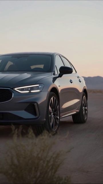 Элегантный седан на фоне заката #авто #седан #дизайн