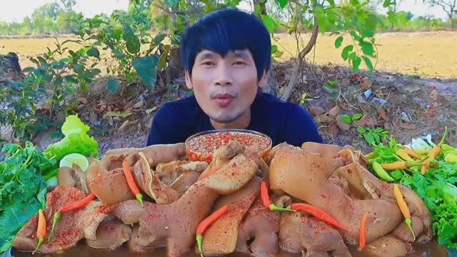 #MUKBANG Вареная свиная голова с соусом из морепродуктов и острыми овощами.ASMR ЕДА НА КАМЕРУ ОБЖОР