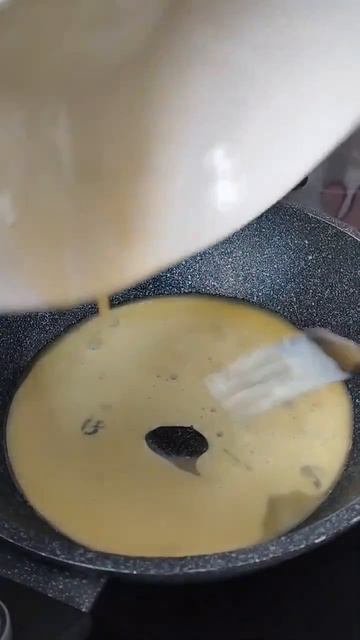 Пышный омлет на сковороде