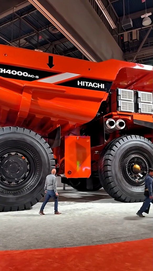 Hitachi EH4000AC - самосвал с электроприводом переменного тока