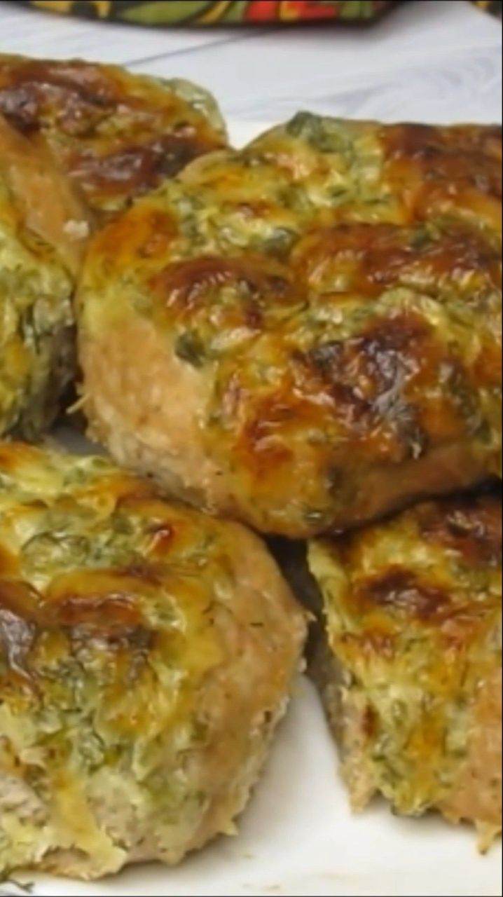 Есть фарш, но надоели скучные котлеты. Приготовим по новому, необычно вкусно получится.