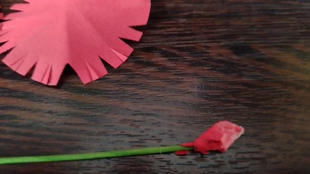Как сделать гвоздику из бумаги?
