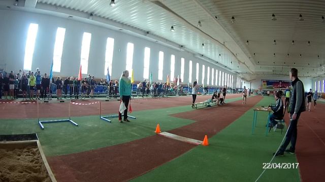 23 апреля 2017 г. Катя. Прыжок в длину. Анализ отталкивания.