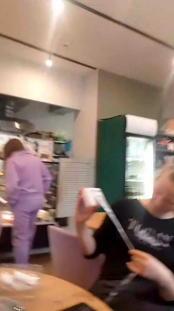 Кафе White Fox. Диалог двух начинающих фотографов.