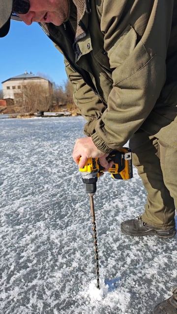 11.04.26. Толщина льда на озере