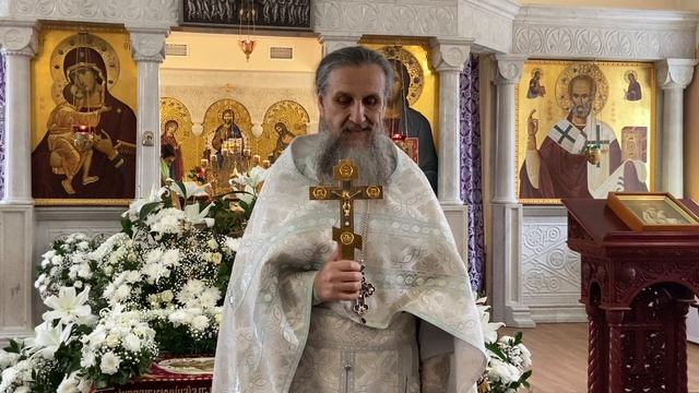 В один день крестили троих. И привезли гроб. Отец Игорь Бачинин