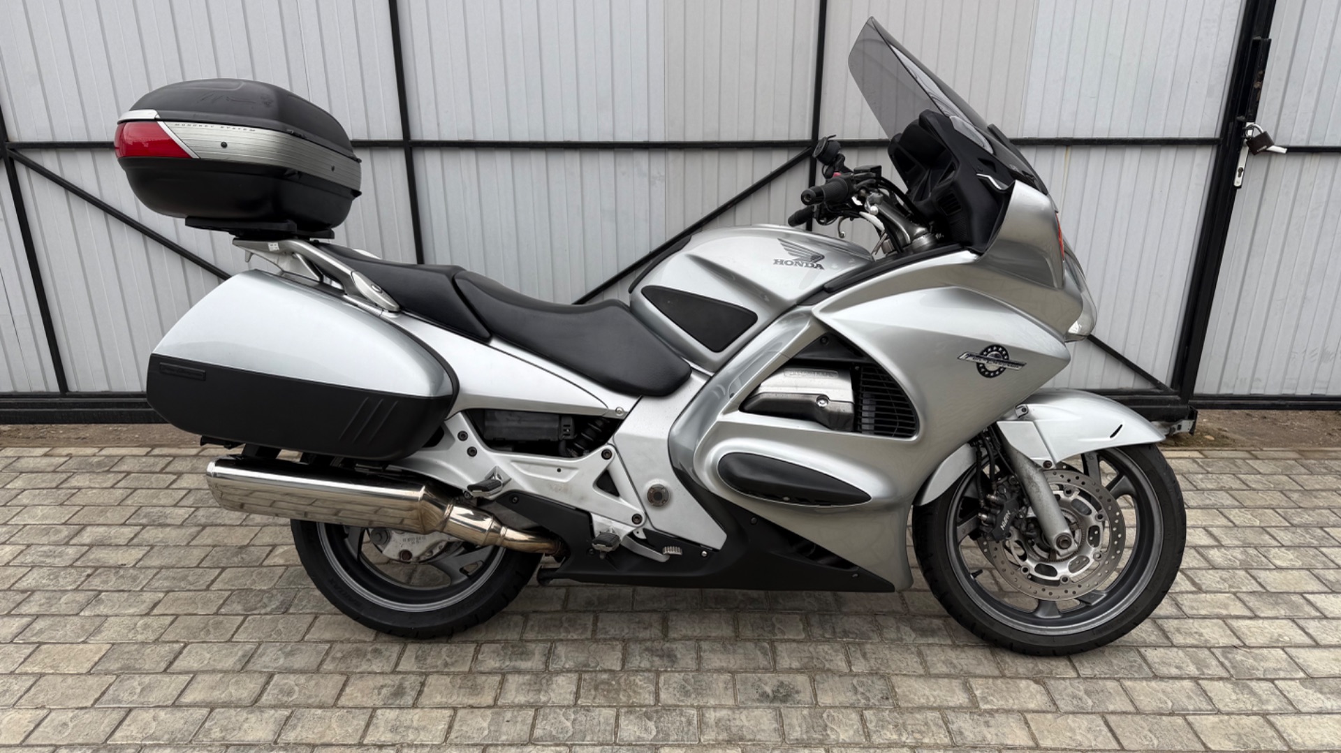 Обзор мотоцикла Honda St1300, 2005 год.