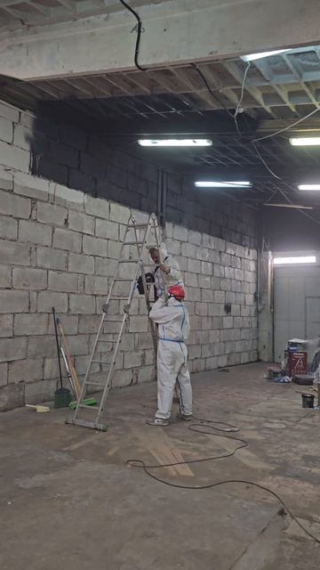 Когда же этот потолок уже закончится😂 Шел четвертый день ремонта в нашей студии