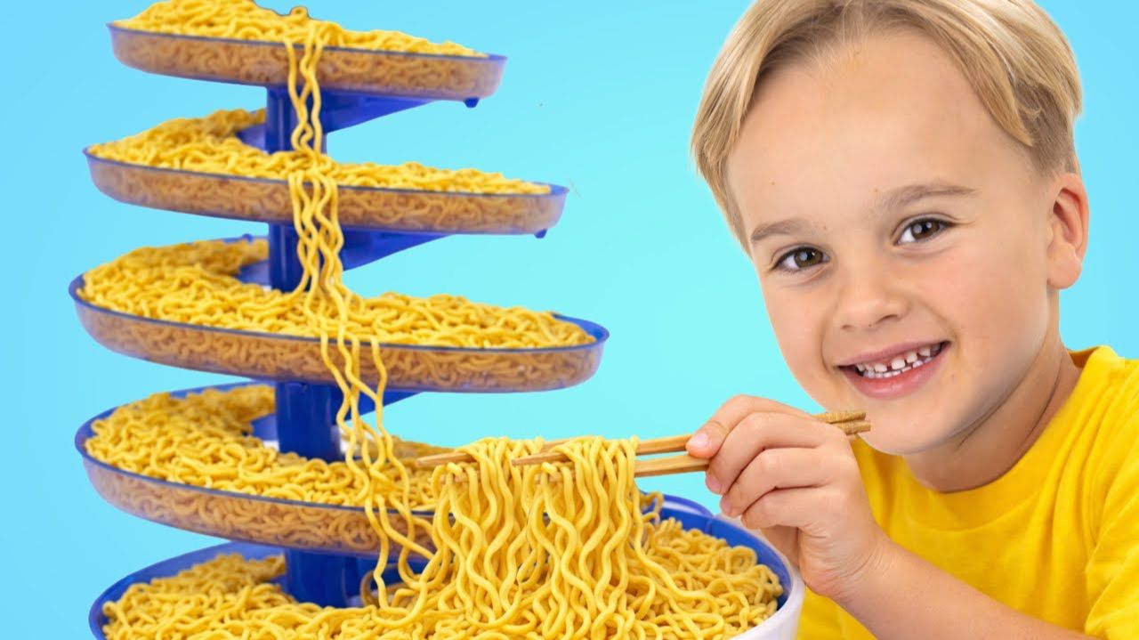 Дети готовят радужную лапшу сомэн для дяди