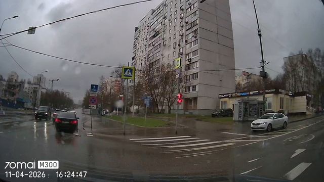 BMW М858МР Проехал прямо по полосе для поворота
Москва, ул. Введенского
55.642925, 37.541438