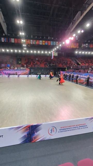 Чемпионат России по спортивным бальным танцам2026. Сеньоры 1.10 танцев. Полуфинал. Квикстеп.
