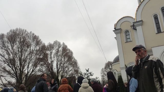 11 апреля Вот какая очередь в церковь...