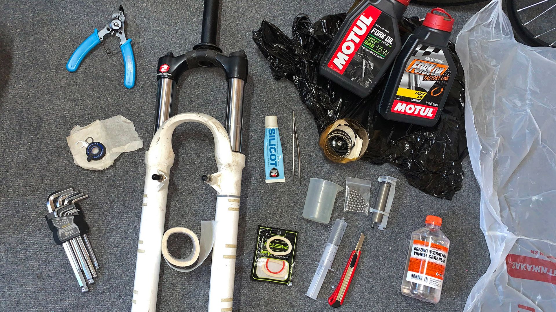 Подготовка вилки МТБ, новые смазки и замена колец сальников
