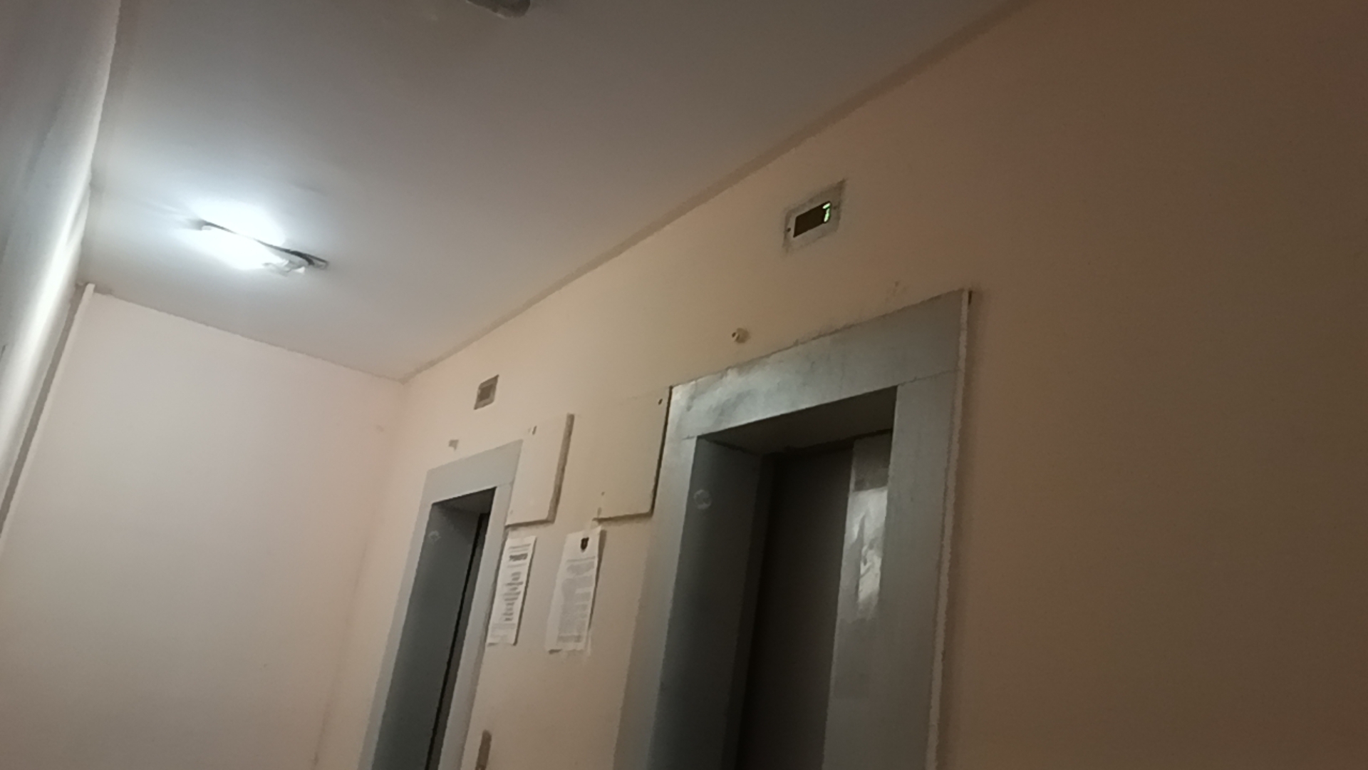 два пассажирских лифта OTIS 2000R. V=1m/s,Q=400kg