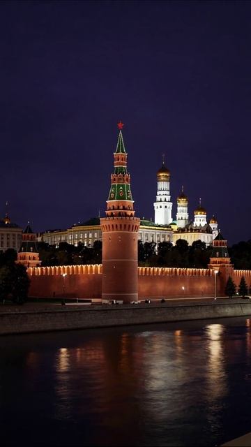 Ночной Кремль: красота и величие #Москва #Кремль #Россия