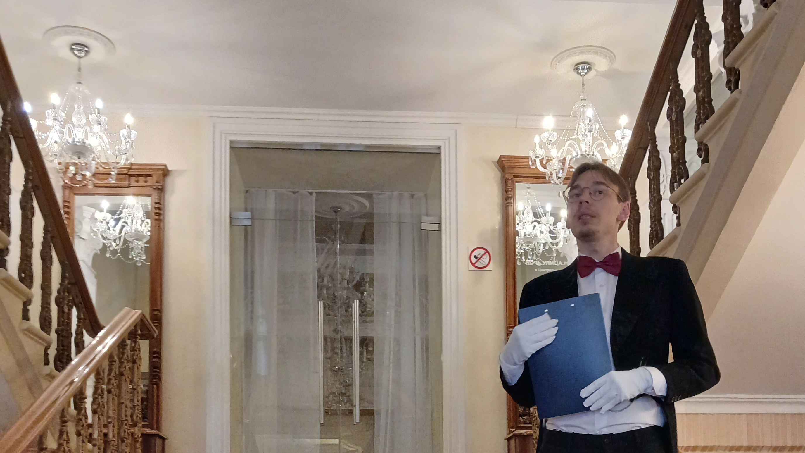 Элегантный проводник в прошлое -сотрудник отеля Никита о строительстве гостинице 