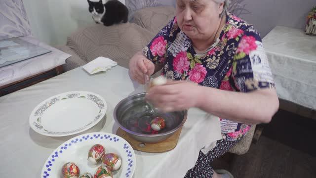 Украшаем яйца на Пасху 2026 Как пенсионерка это делает красиво ПОДВАЛ ИЛЬИЧА пасхальные яйца