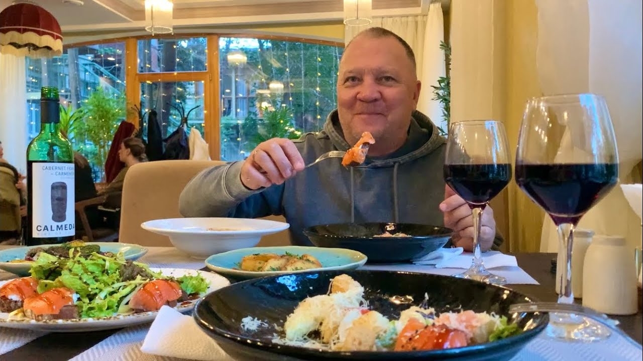 Самое популярное заведение Ялты. Показываю Меню и цены. Гриль- кафе « Дача». День рождения Саши.