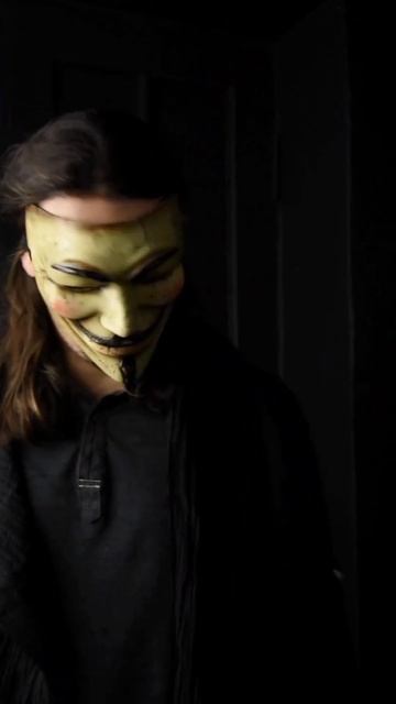 Маска Анонимуса / Гая Фокса из V — значит вендетта (состаренная)