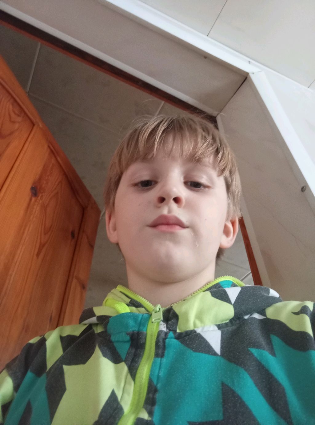 короче я приехал к чей-то бабушке и не знаю что вам сказать мне страшно