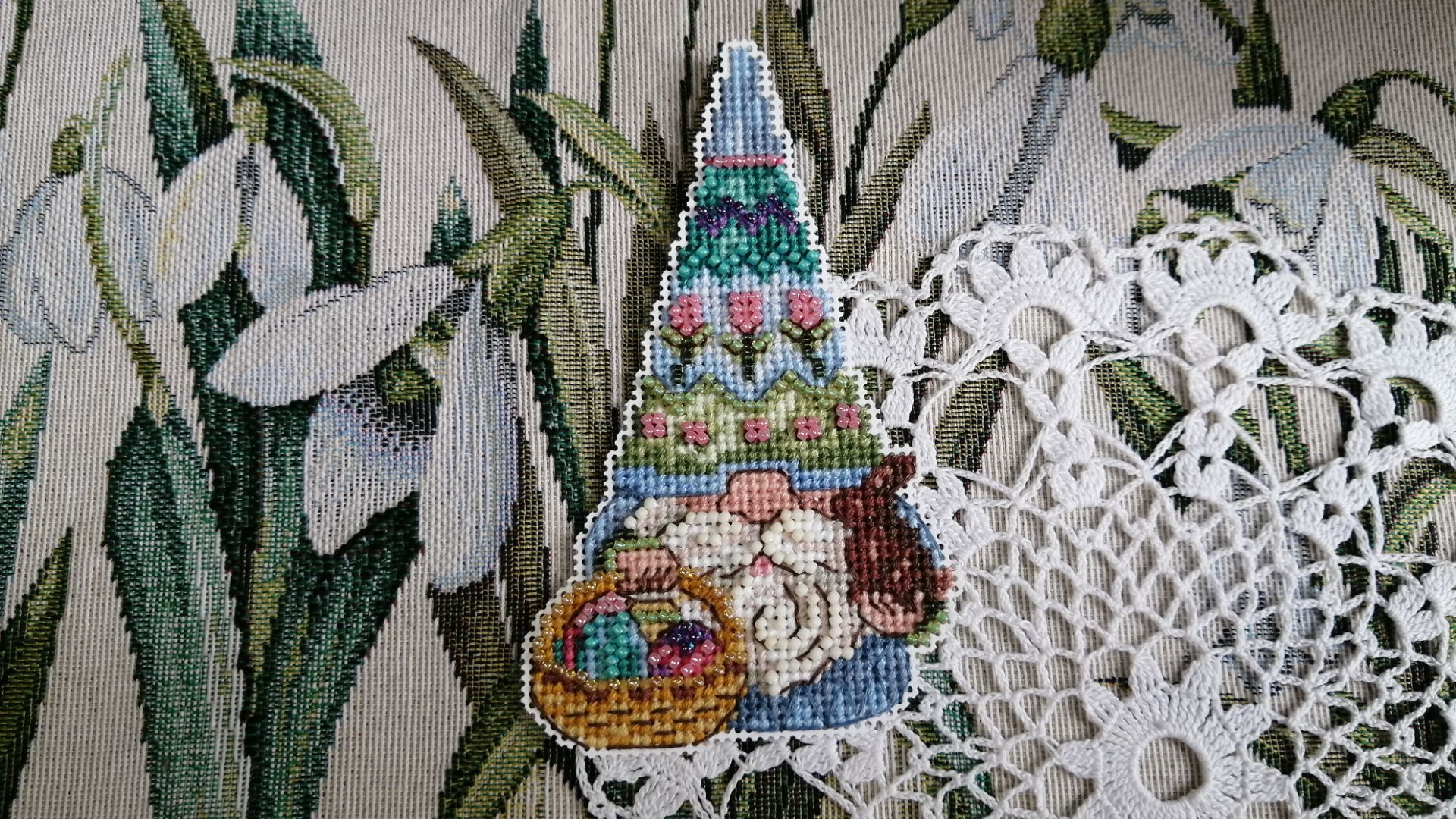 Пасхальный гном - Easter Gnome (Mill Hill, JS20-2513): от обзора набора до готовой работы