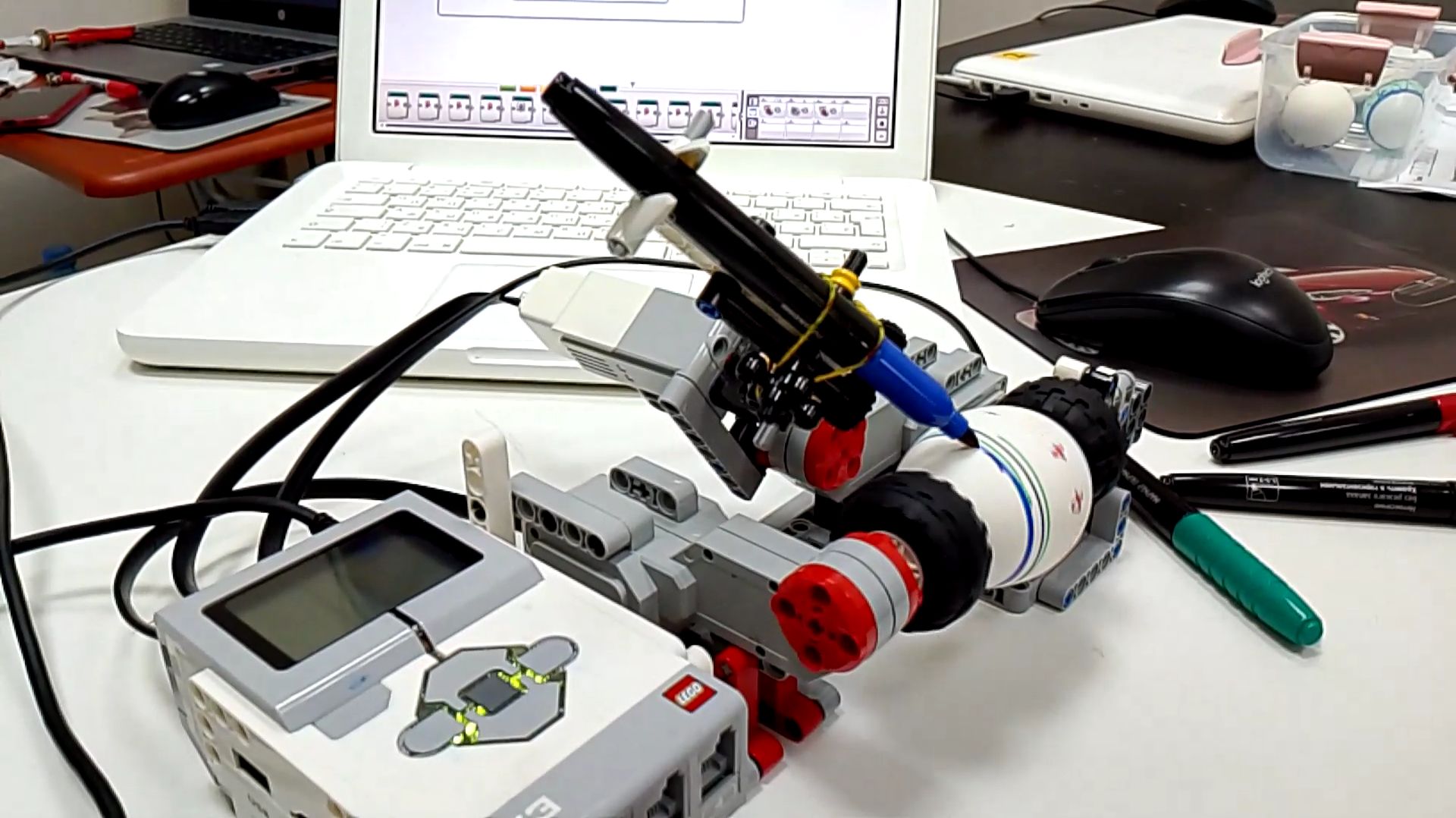 Яйцобот. Прибор для покраски пасхальных яиц из Lego Mindstorms ev3