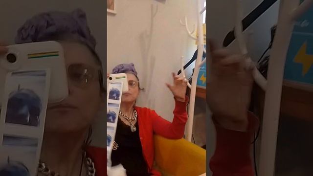 Кафе White Fox . Стелла у тебя нет очков.. И нос странный так это ж я