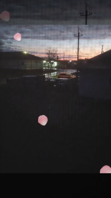 Загадочен вечерний посёлок... (моё личное стихотворение)