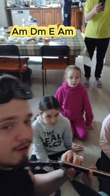 Спонтанный мастер-класс на #гитара #музыка #звери #районыкварталы