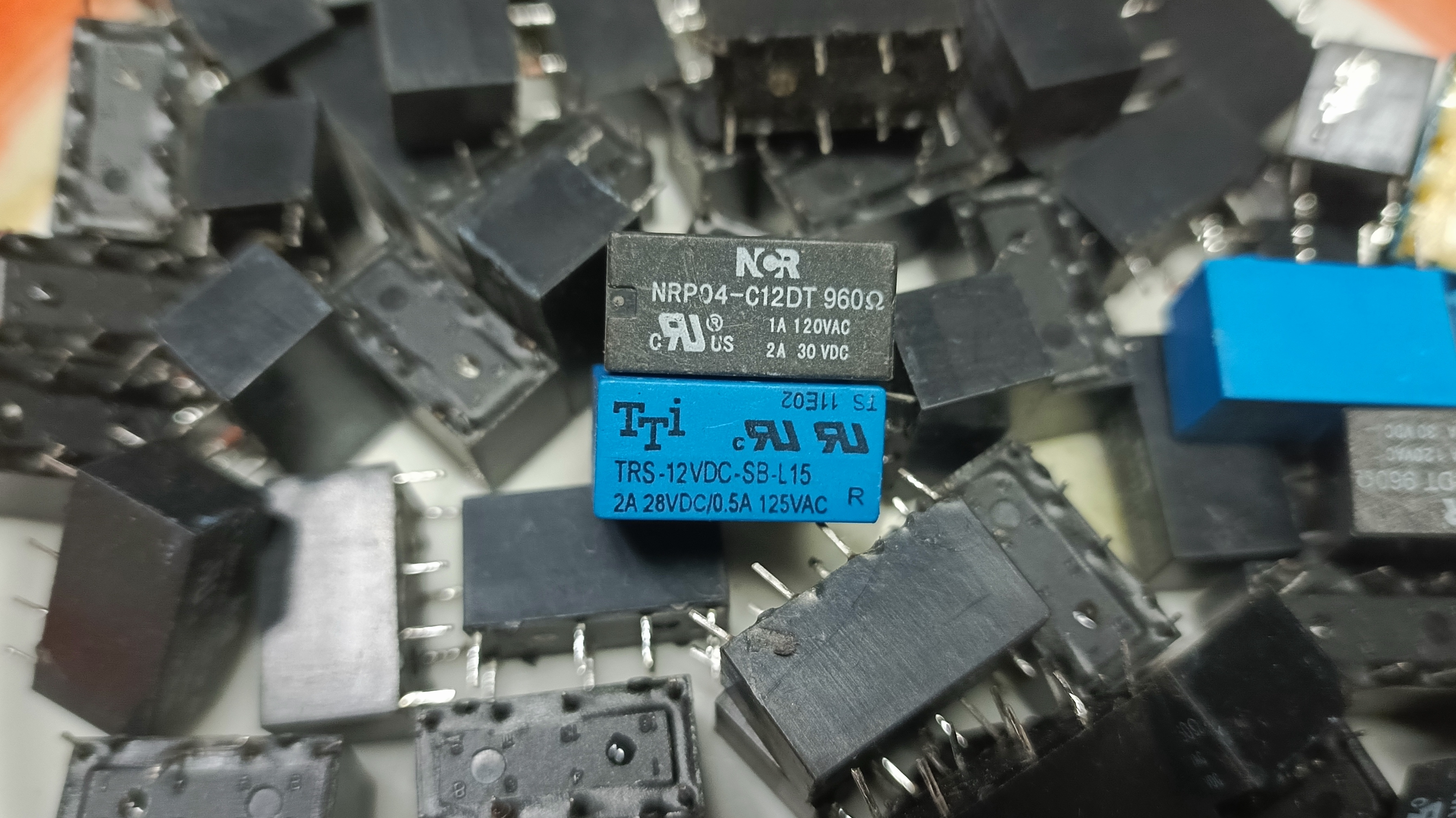 Серебро и золото в импортных реле!Проверка на содержание драгоценных металлов 😉