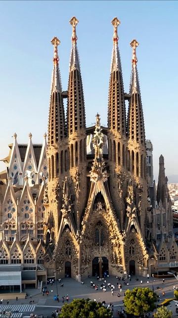 Саграда Фамилия: архитектурное чудо Барселоны #СаградаФамилия #архитектура #искусство
