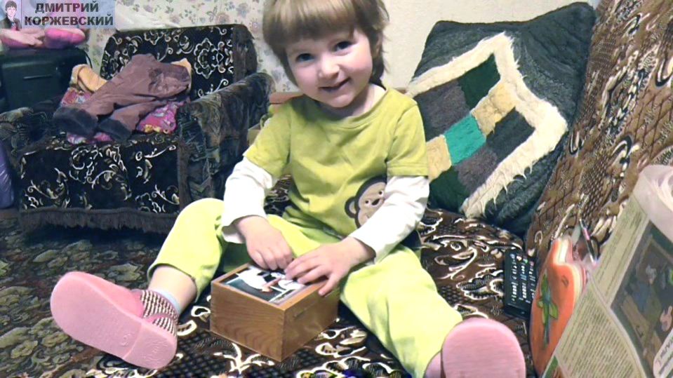 Забавная игрушка из деталей видака (Ютуб 2017)