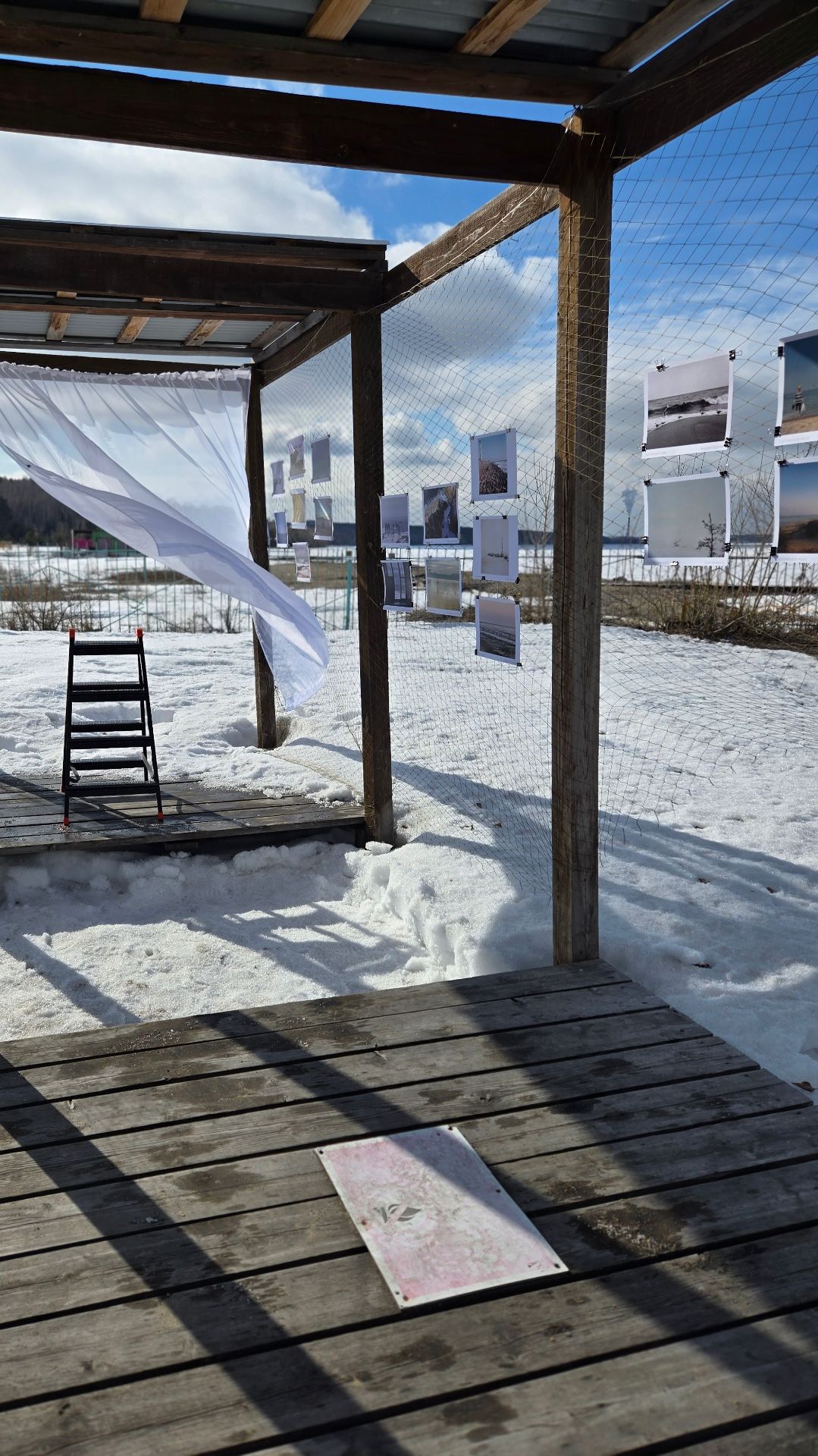 Монтаж выставки Другое море