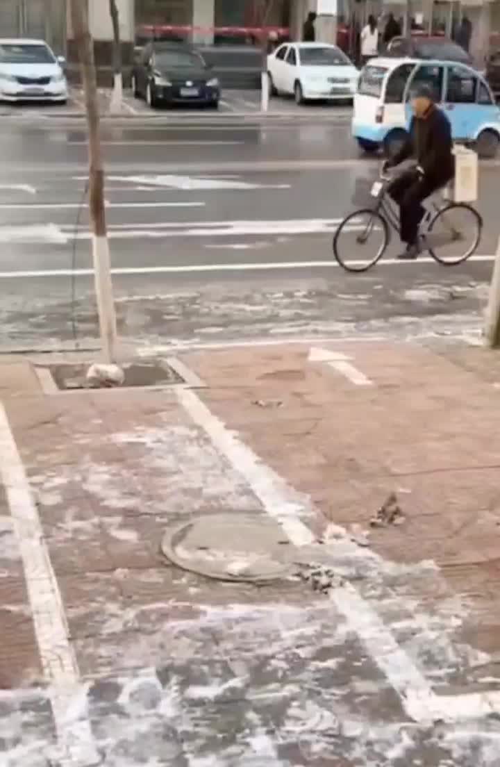 Тише едeшь-дальше будeшь.