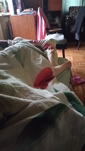 моя девушка спит .