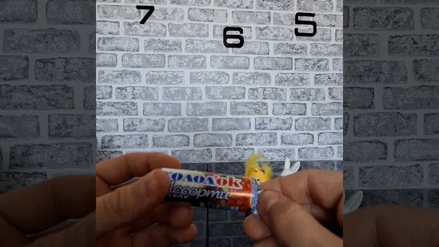 распаковка посылки со сладостями