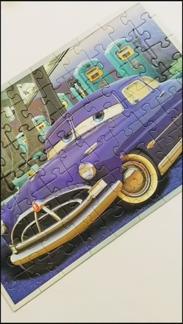 Док Хадсон и Молния МакКуин. Собираем пазлы для детей из мультика ТАЧКИ.