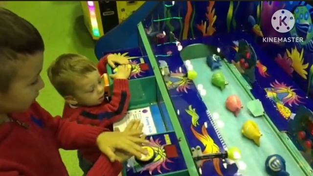 VLOG Играем на Автоматах в
Развлекательном Центре Волшебная 
Страна Космик Видео для детей